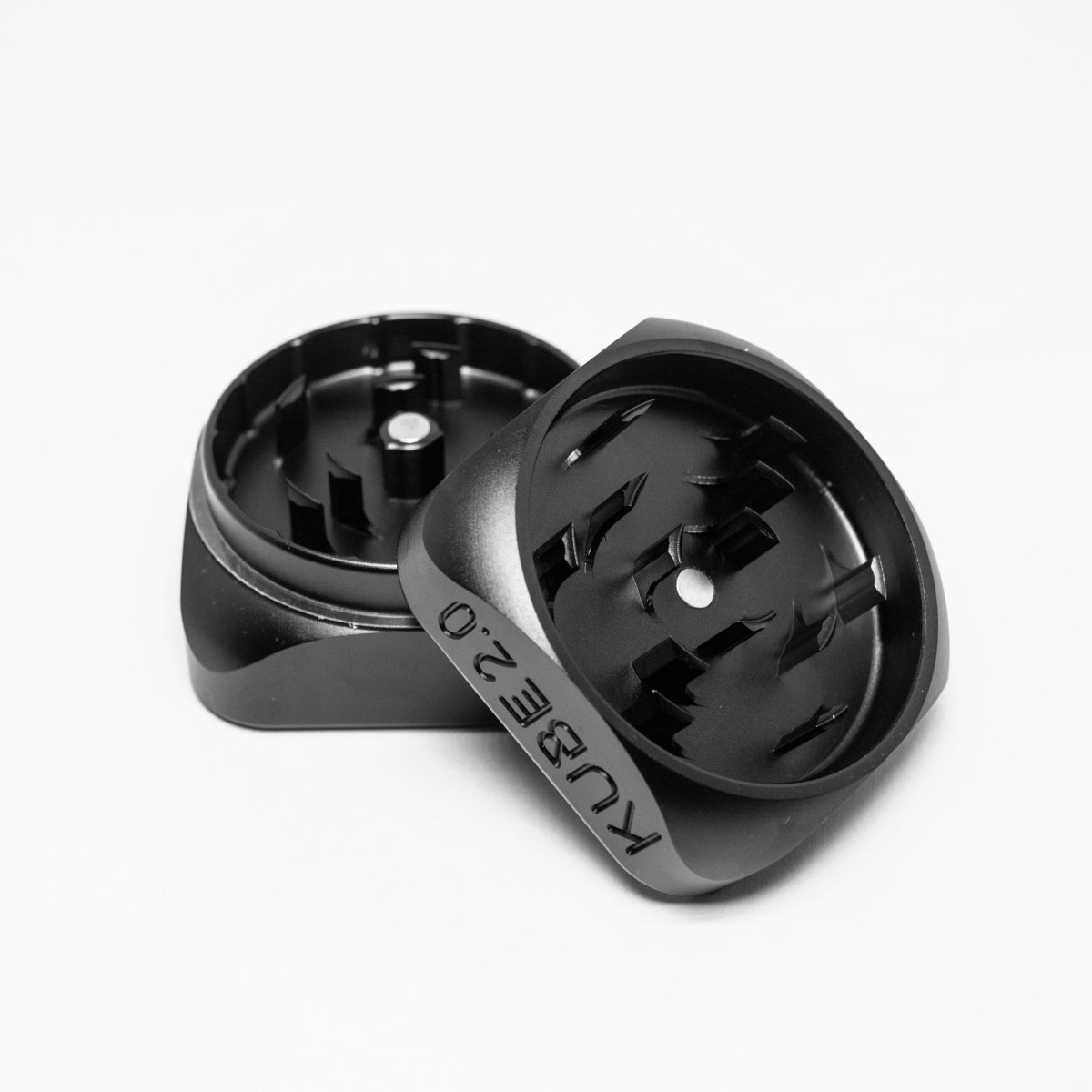 KRUSH 2.0 metall grinder – Fordampere (fra siden)
