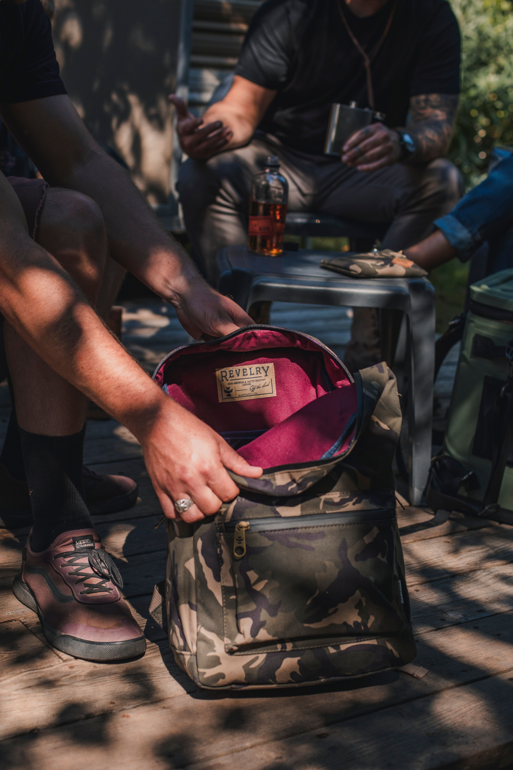 Revelry Ryggsekk / Backpack - "Luktfri" med karbonfilter – Revelry (forfra)